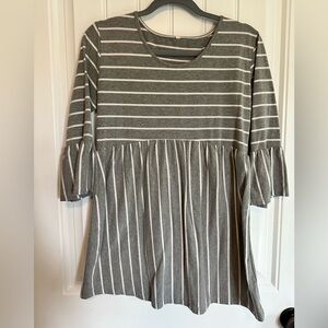 Women’s Large Peplum Quarter Sleeve Top